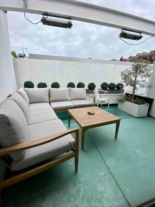 Stunning 4 Bed Mews House With Patio * Londres