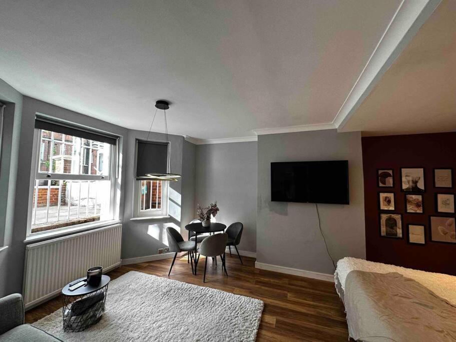 Spacious For 4 Near Regents Park N1 Apartment *
