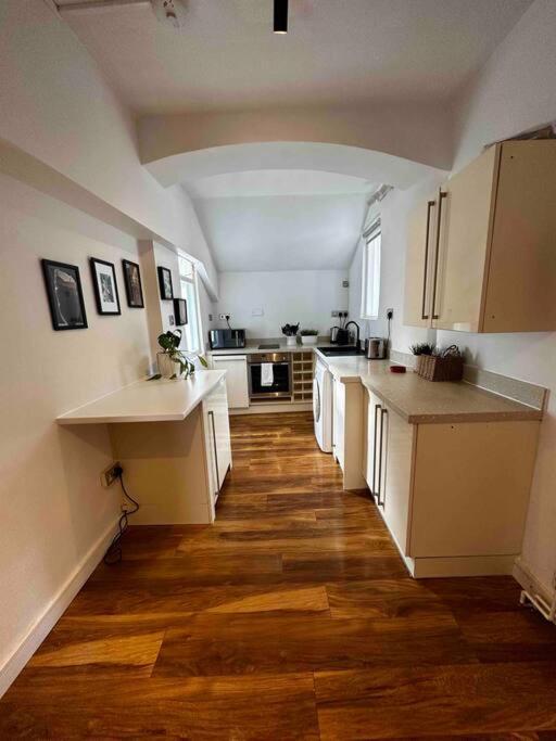 Spacious For 4 Near Regents Park N1 London