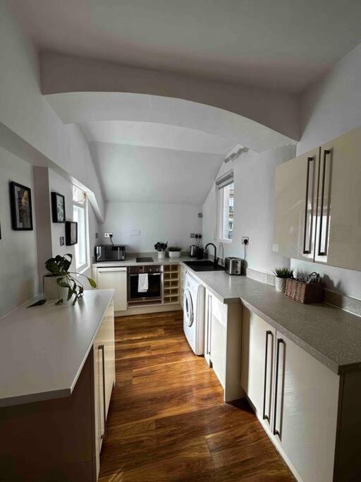 Spacious For 4 Near Regents Park N1 *