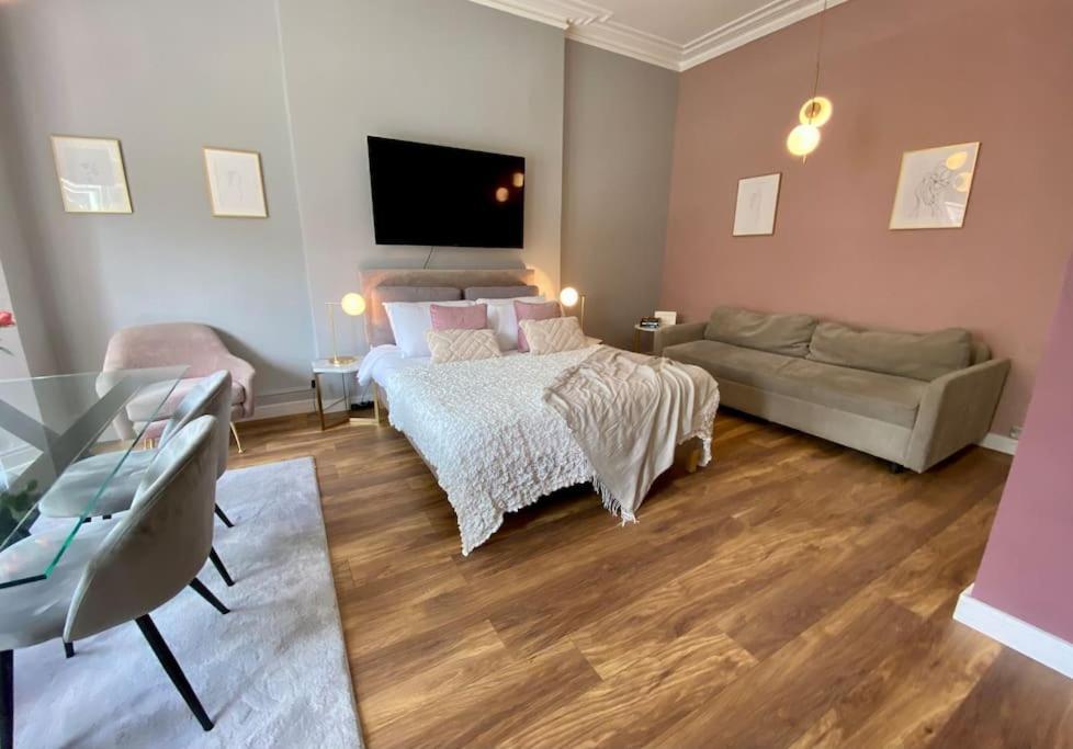 For 3 Near Regents Park N5 Londen