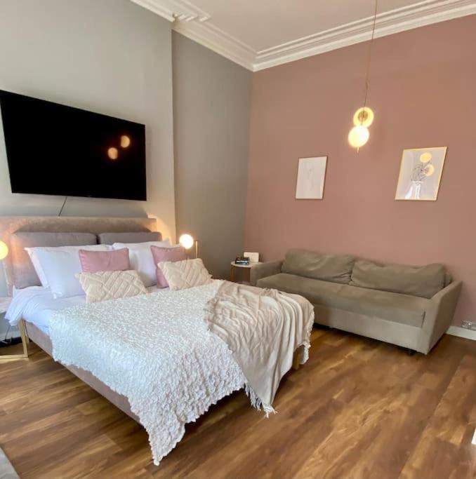 For 3 Near Regents Park N5 * Londen