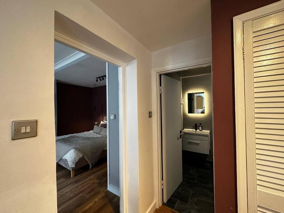 Spacious For 4 Near Regents Park N1 *
