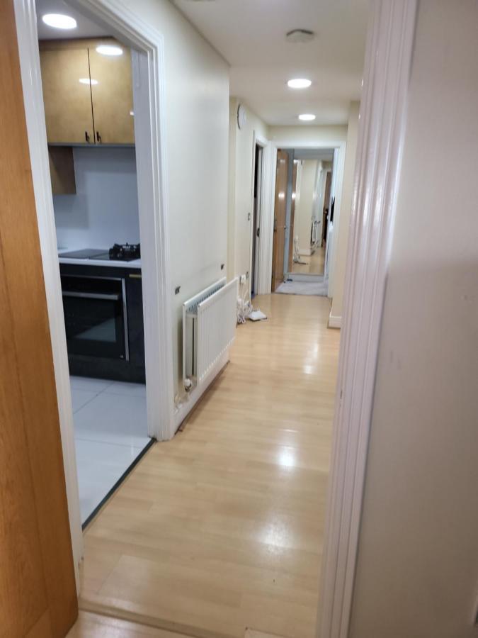 Appartement 3 Bedrooms 2 Baths, Overlooking The River Near Excel, O2, Airport - Sleeps Up To 6 *