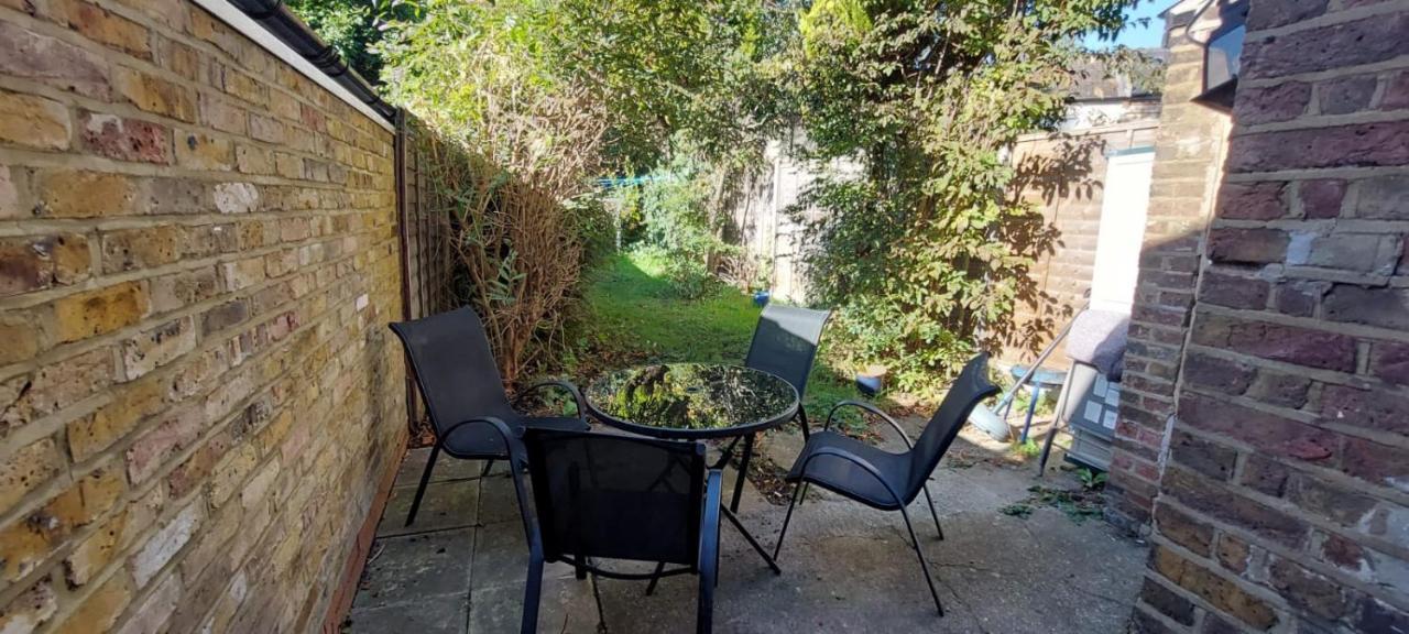 3 Bedroom House Ealing * Londen