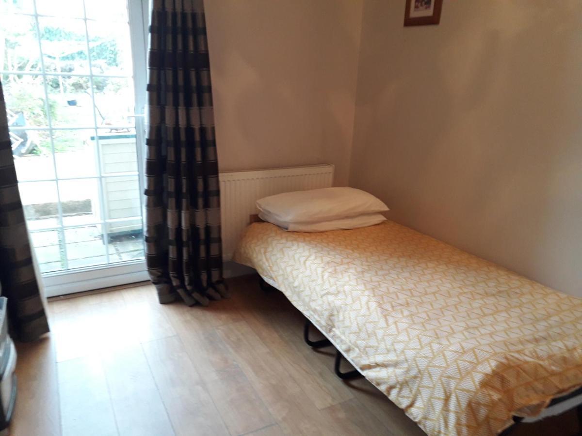 Vakantiehuis 3 Bedroom House Ealing Londen