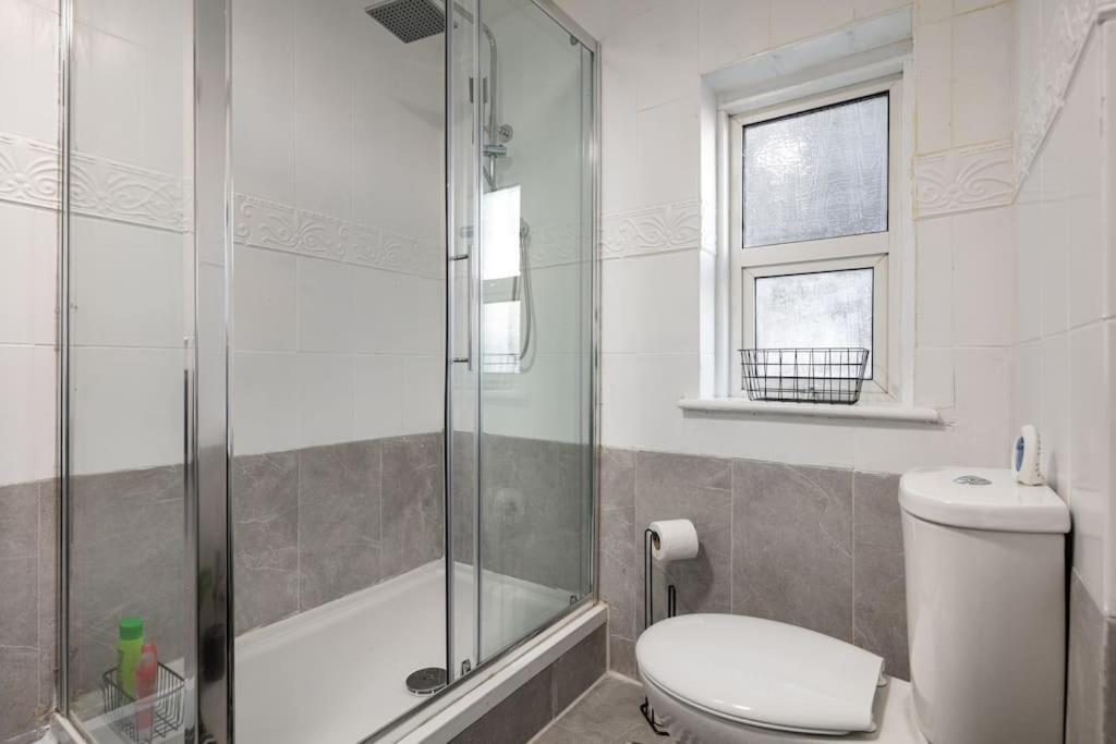 2a - Bright & Airy 2 Bed Flat - 20 Mins To * Londen
