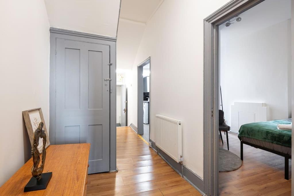 2a - Bright & Airy 2 Bed Flat - 20 Mins To Appartement Londen