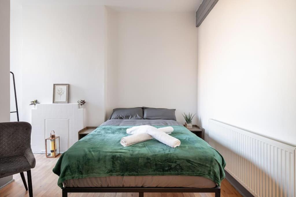 2a - Bright & Airy 2 Bed Flat - 20 Mins To Appartement *