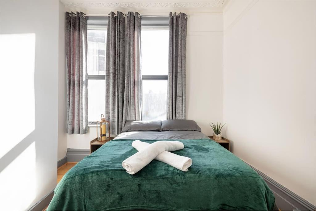 Appartement 2a - Bright & Airy 2 Bed Flat - 20 Mins To Londen
