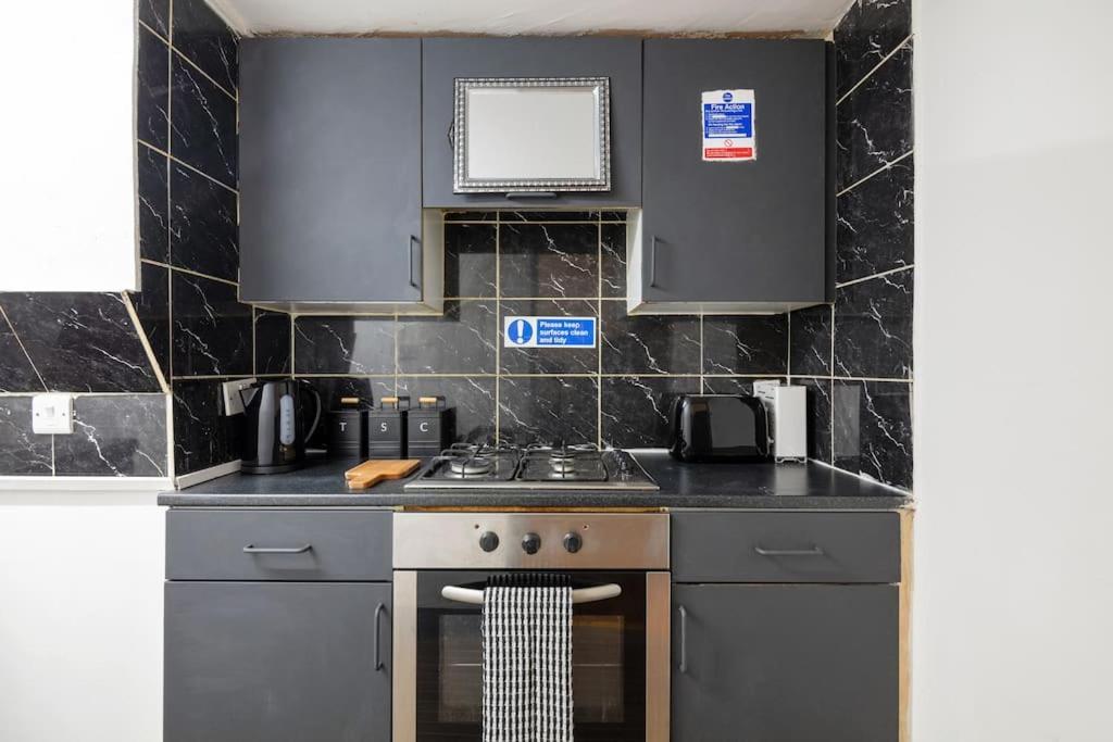 2a - Bright & Airy 2 Bed Flat - 20 Mins To Appartement *