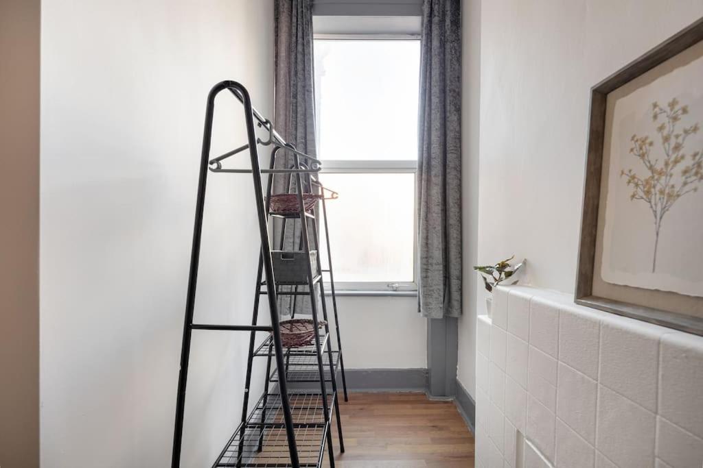 2a - Bright & Airy 2 Bed Flat - 20 Mins To Londen