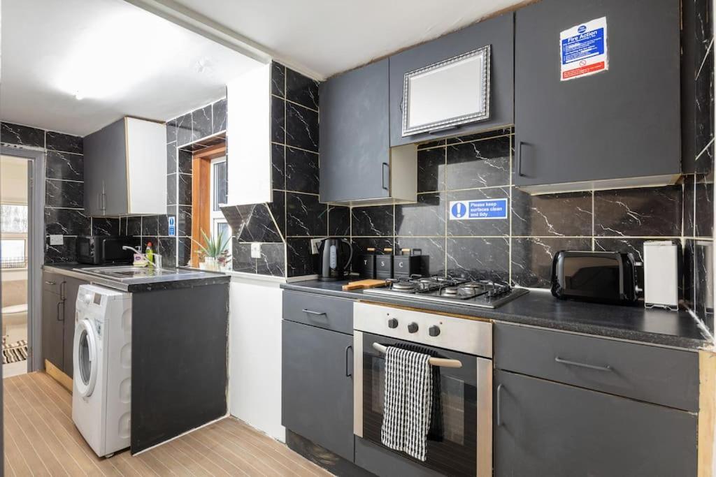 Appartement 2a - Bright & Airy 2 Bed Flat - 20 Mins To Londen