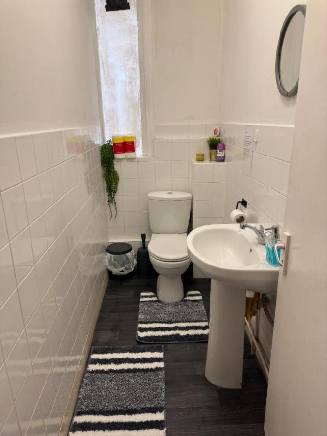 Central Location, Close To Bars Restaurants And Train Stations Quarto em Acomodações Particulares *