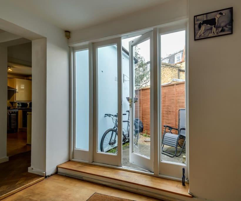 1 Bed Townhouse In Battersea Close To River Thames Сasa de vacaciones Londres