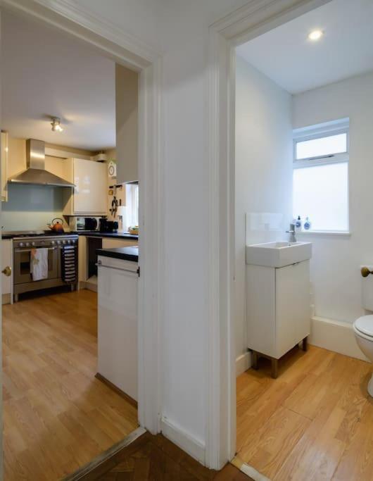 1 Bed Townhouse In Battersea Close To River Thames Londres