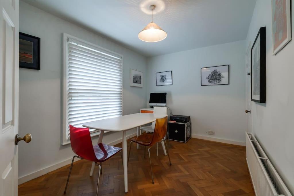1 Bed Townhouse In Battersea Close To River Thames Hébergement de vacances *