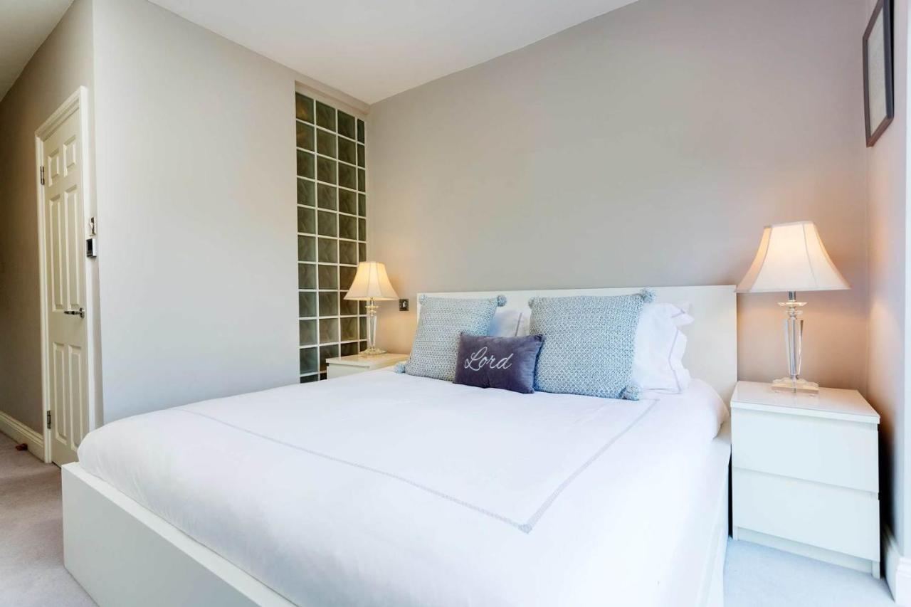 Fulham, - Stylish 5 Bedroom House *