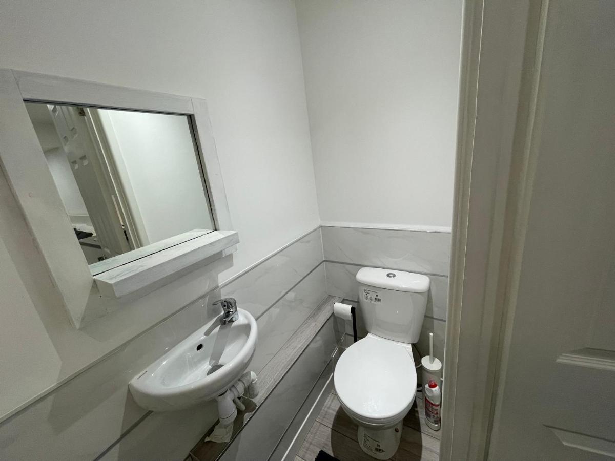 Guest Room-studio, Woolwich