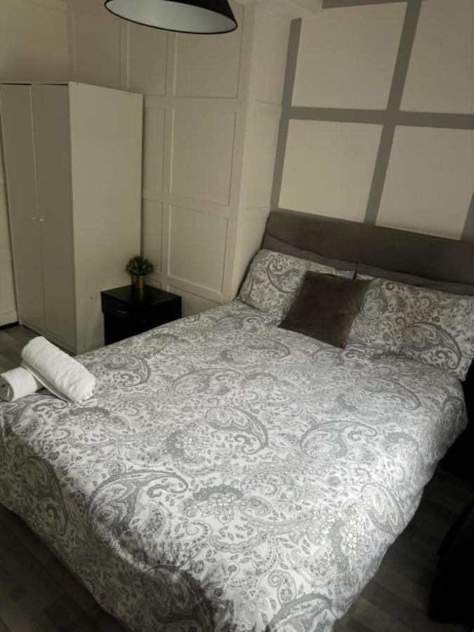 Quarto em Acomodações Particulares Central Location, Close To Bars Restaurants And Train Stations