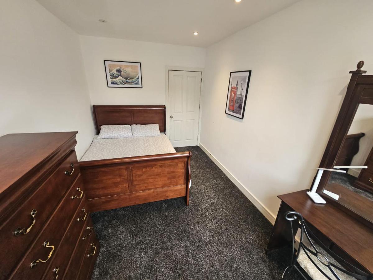 Hospedagem domiciliar Double Bedrooms In Spacious And Modern *