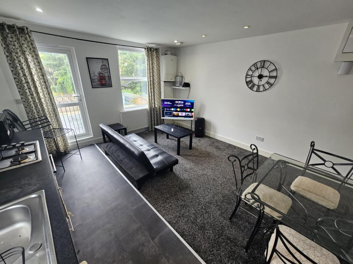 Double Bedrooms In Spacious And Modern Hospedagem domiciliar