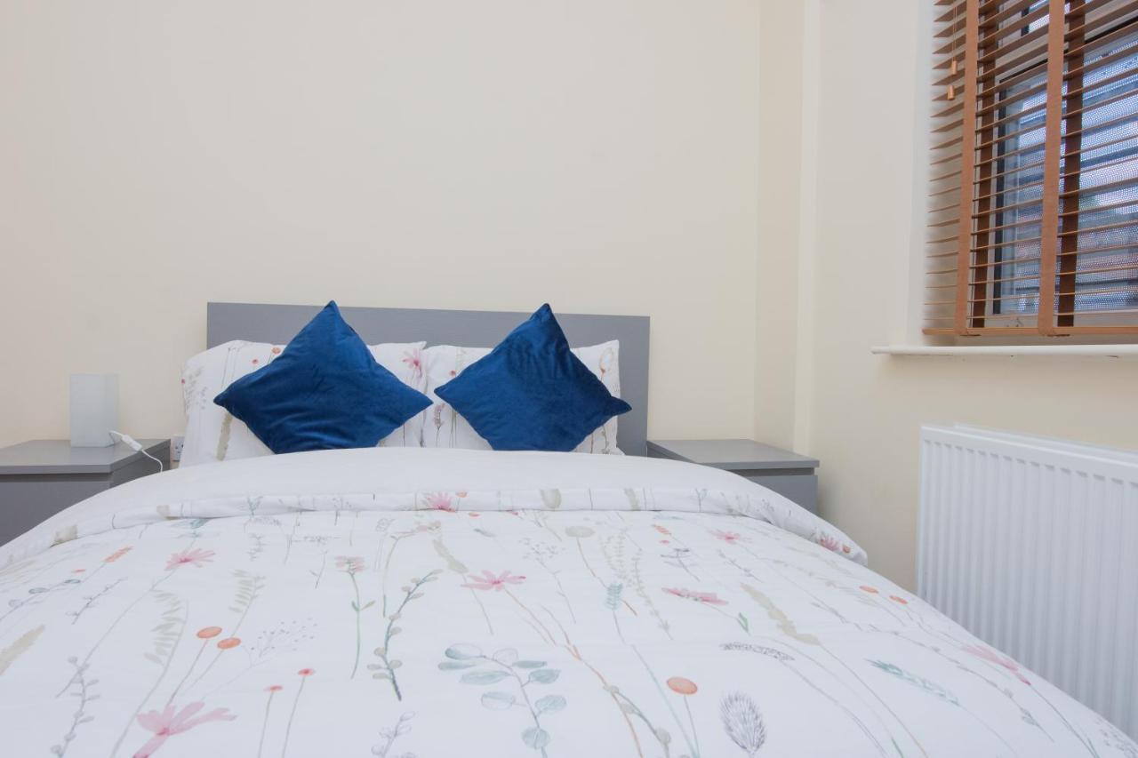 Evergreen Apartments- Flat 1, * London