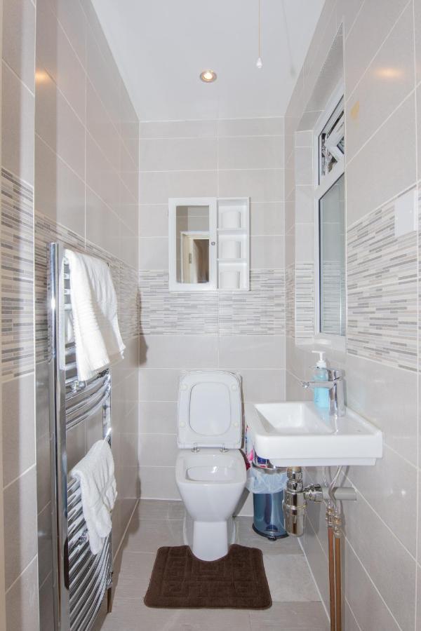 Apartment Evergreen Apartments- Flat 1, London