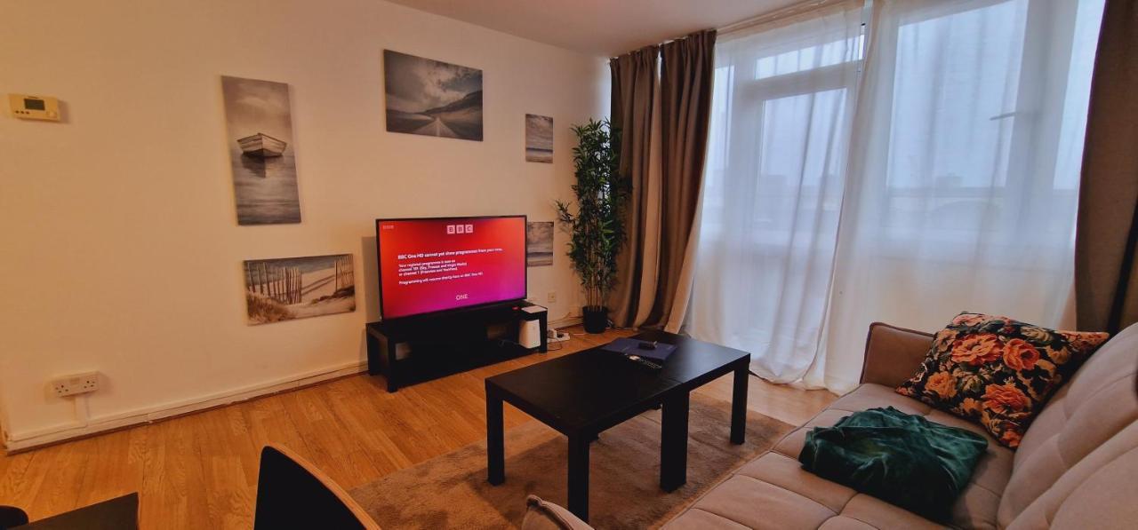 Airport Apartment *