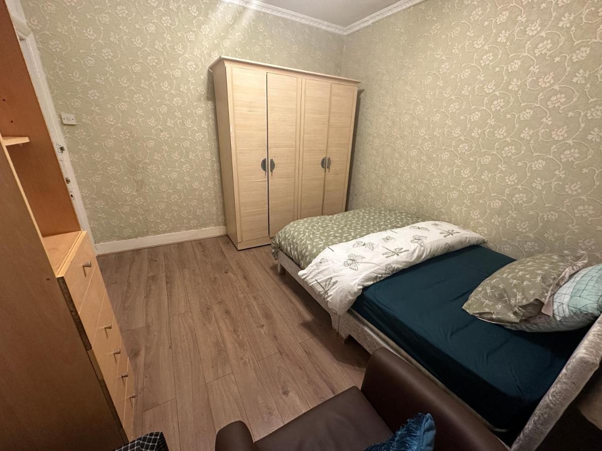 4 Double Bed Family 15 Mins From Central Ldn Apartamento