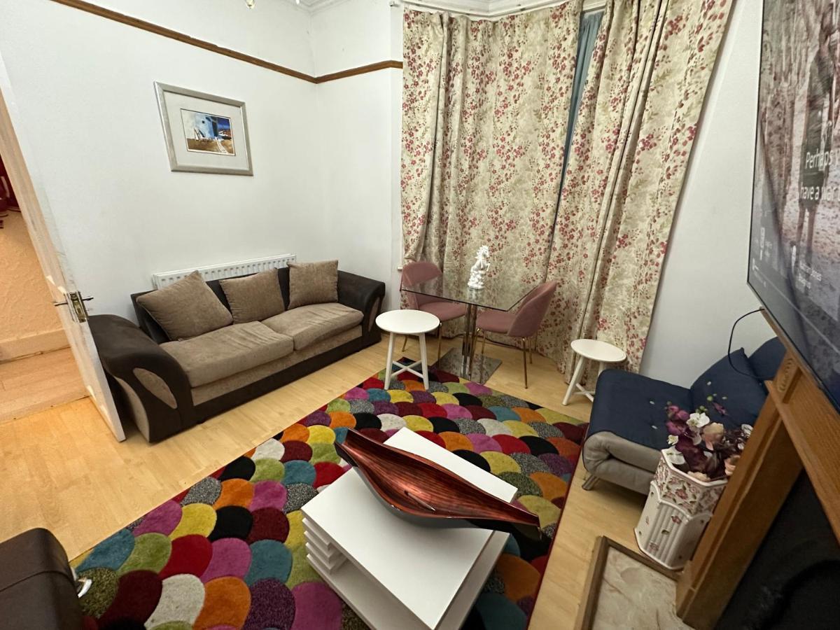 4 Double Bed Family 15 Mins From Central Ldn Apartamento *