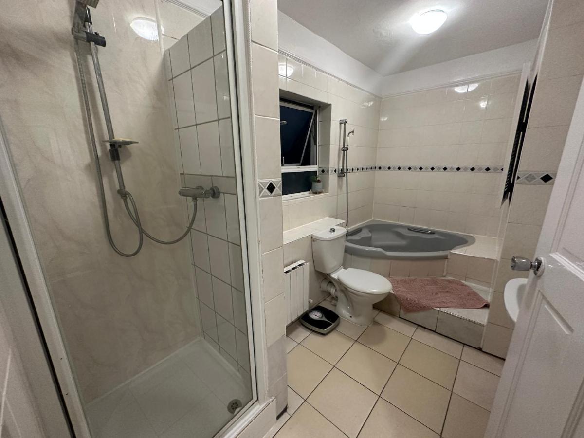 4 Double Bed Family 15 Mins From Central Ldn Apartamento Londres