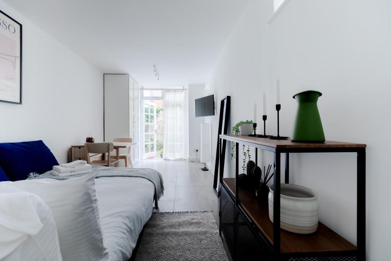 Appartement Bright & Charming Hampstead Garden Studio Londen