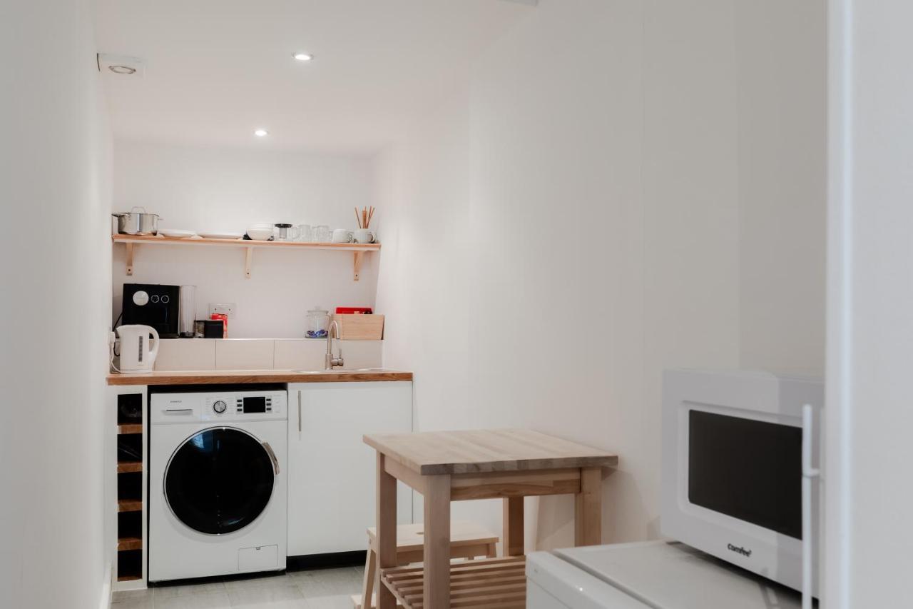 Bright & Charming Hampstead Garden Studio * Londen
