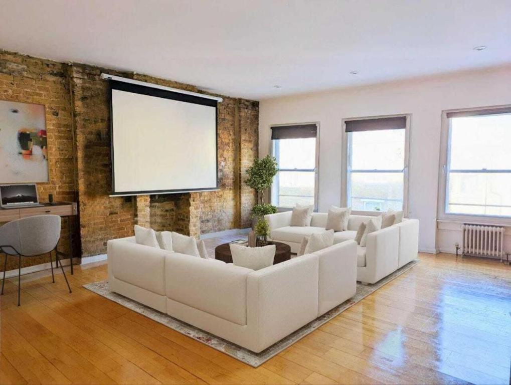 Cinema Set Up, Sleeps 10 Ppl, Londres