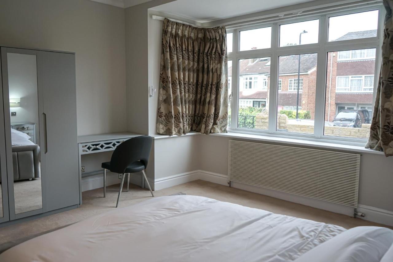 Apartamento Luxury 5 Star Apartments, Parking, Garden, Near Metro Stations 10-15mins To Londres