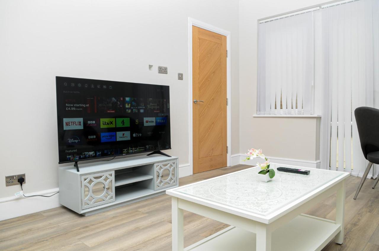 Apartamento Luxury 5 Star Apartments, Parking, Garden, Near Metro Stations 10-15mins To