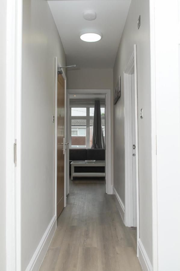 Apartamento Luxury 5 Star Apartments, Parking, Garden, Near Metro Stations 10-15mins To *