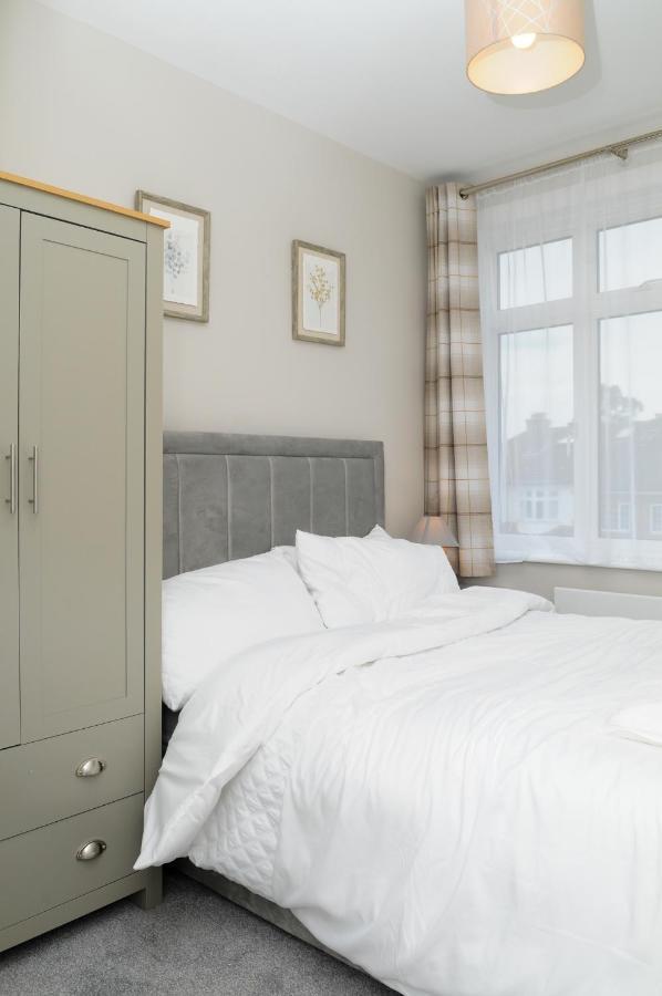 Apartamento Luxury 5 Star Apartments, Parking, Garden, Near Metro Stations 10-15mins To