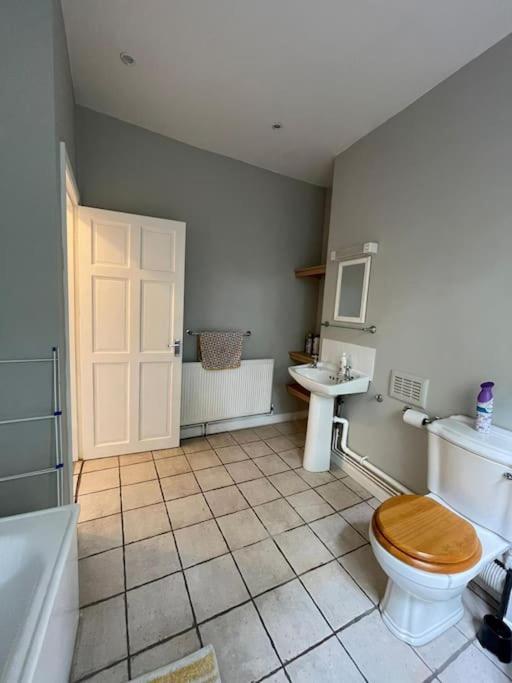 Cosy 1 Bedroom Flat Near The Eye * Londen