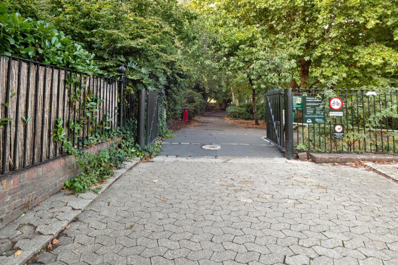 Fabulous Riverside In Putney London