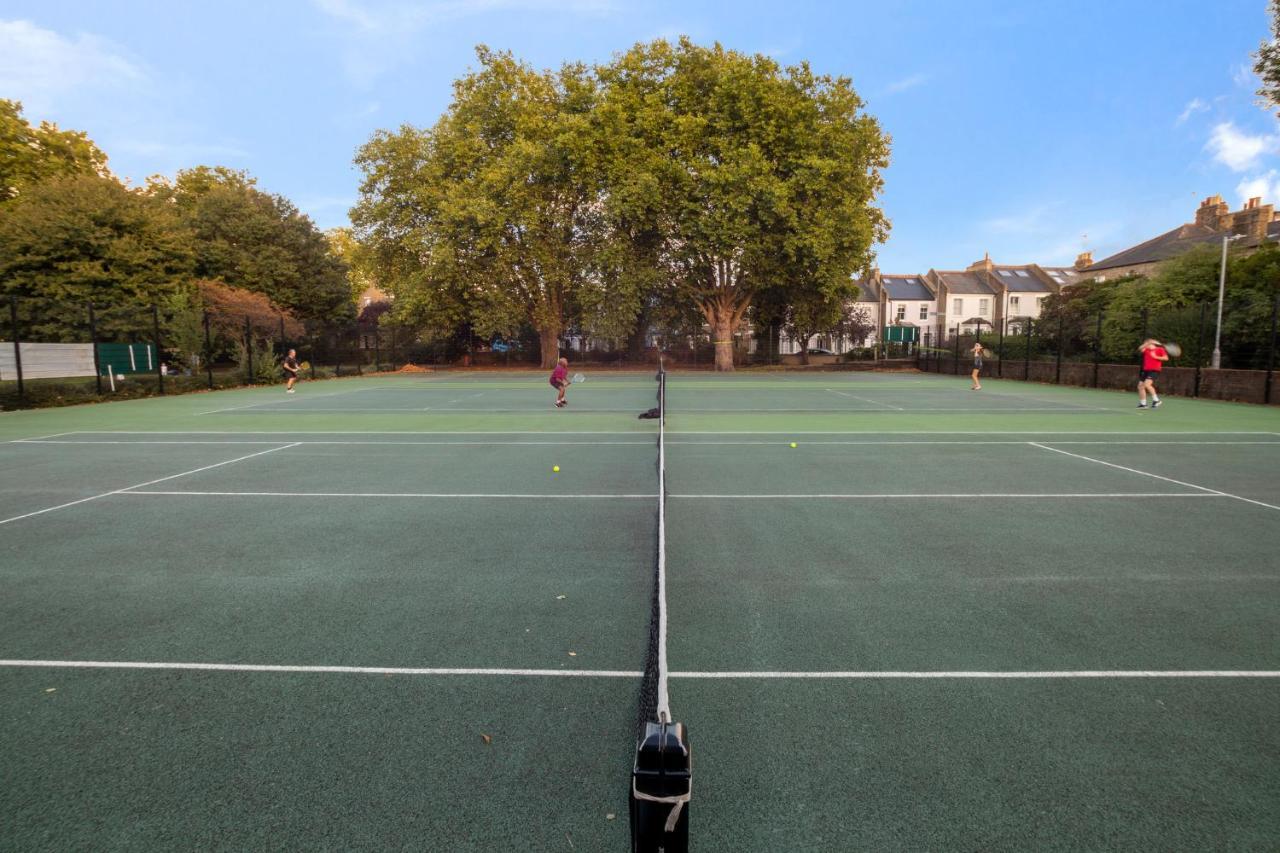 Fabulous Riverside In Putney London
