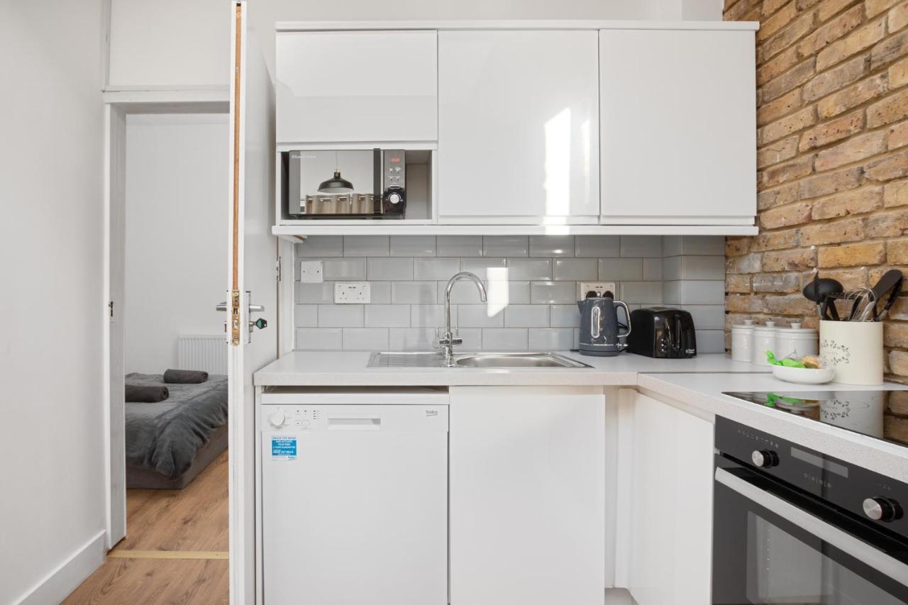 Fabulous Riverside In Putney