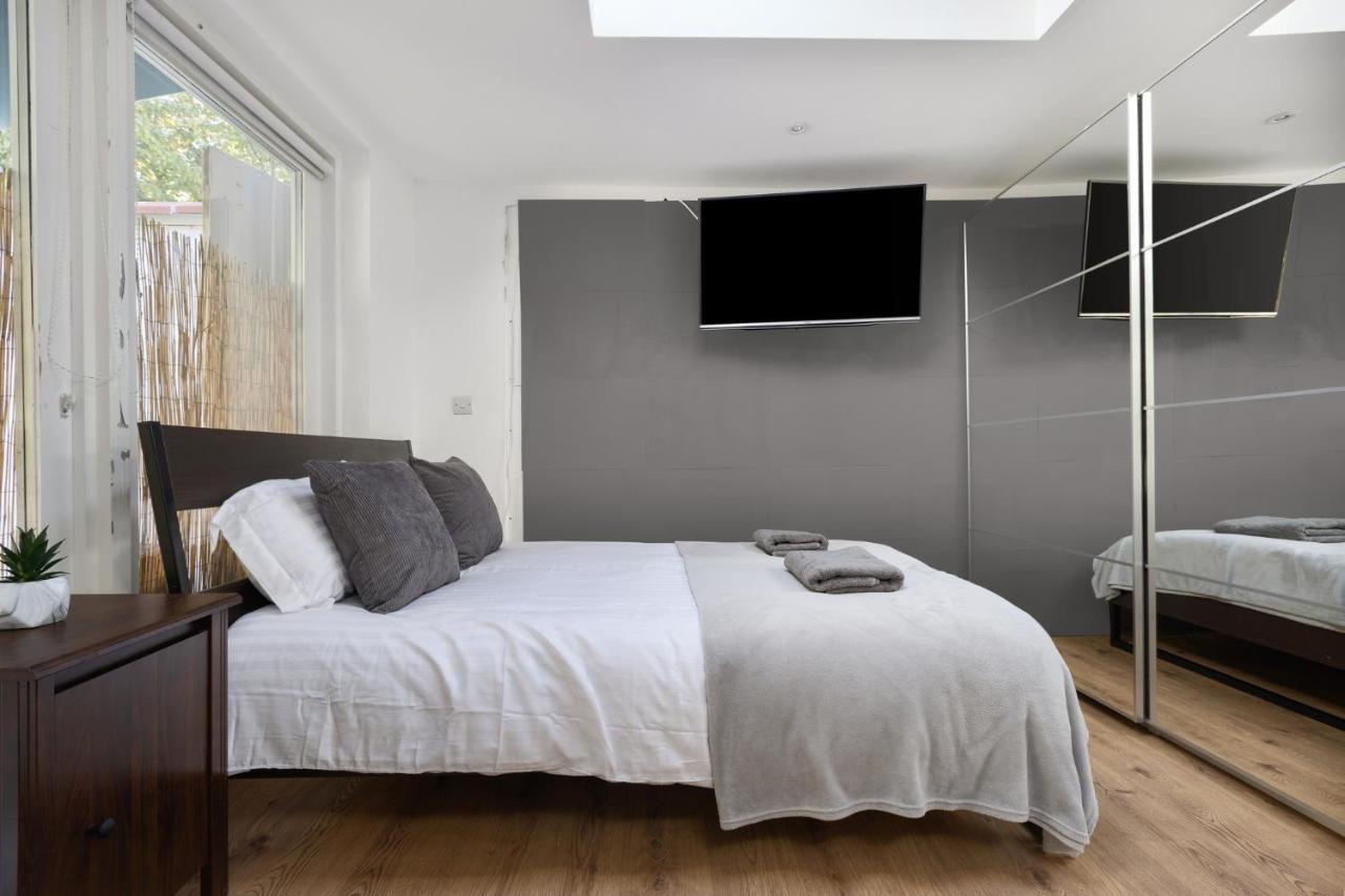 Fabulous Riverside In Putney Apartment *