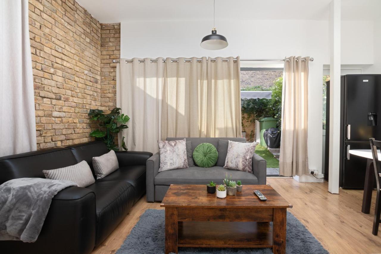 Fabulous Riverside In Putney Apartment