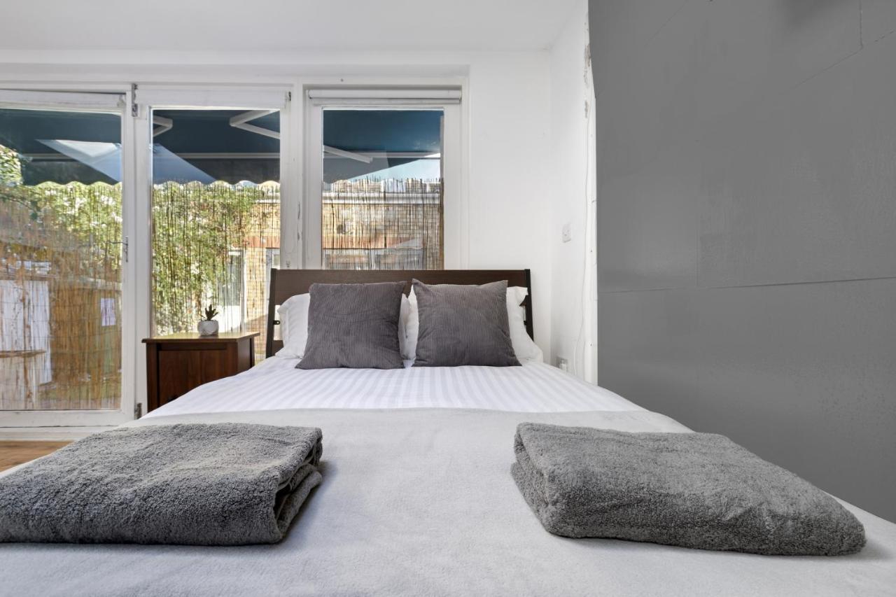 Fabulous Riverside In Putney London