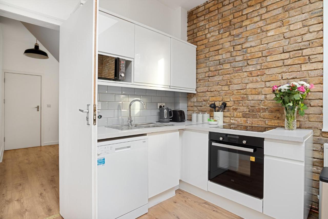 Fabulous Riverside In Putney London