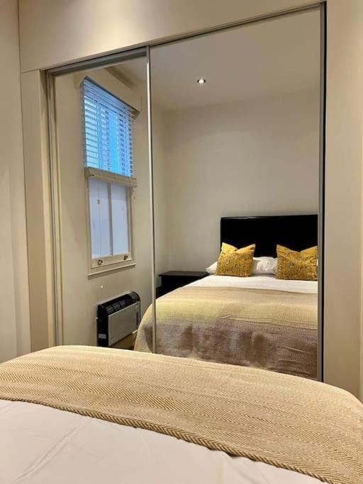 Spacious 2bed/2bath Flat Next To Eye Londres
