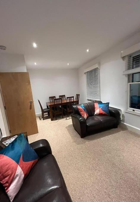 Spacious 2bed/2bath Flat Next To Eye *