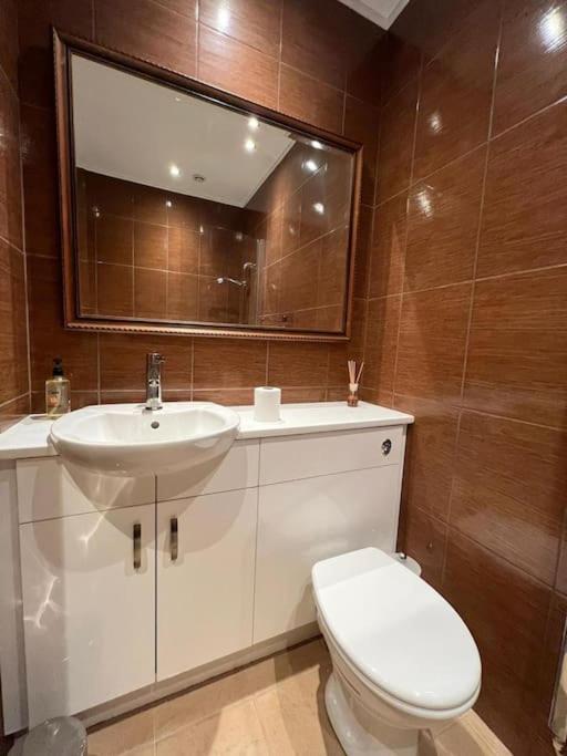 Apartamento Spacious 2bed/2bath Flat Next To Eye